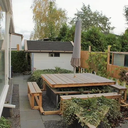 Chalet Dubbele Chalet Op Een Leuke Camping Aan Het Water Lathum