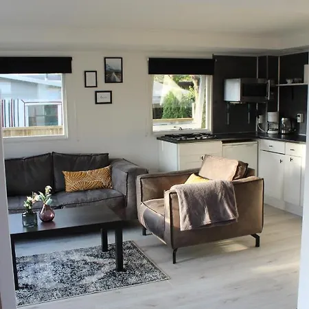 Dubbele Chalet Op Een Leuke Camping Aan Het Water Chalet