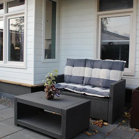 Dubbele Chalet Op Een Leuke Camping Aan Het Water