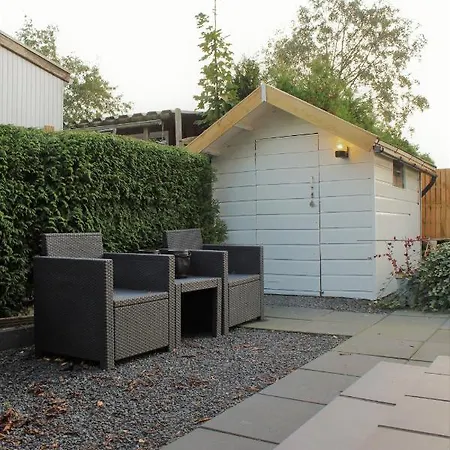 Chalet Dubbele Chalet Op Een Leuke Camping Aan Het Water
