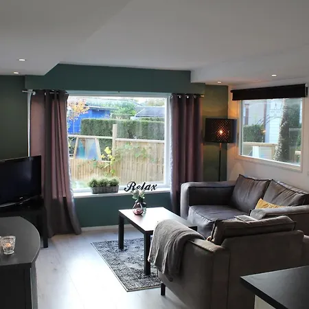 Chalet Dubbele Chalet Op Een Leuke Camping Aan Het Water Lathum